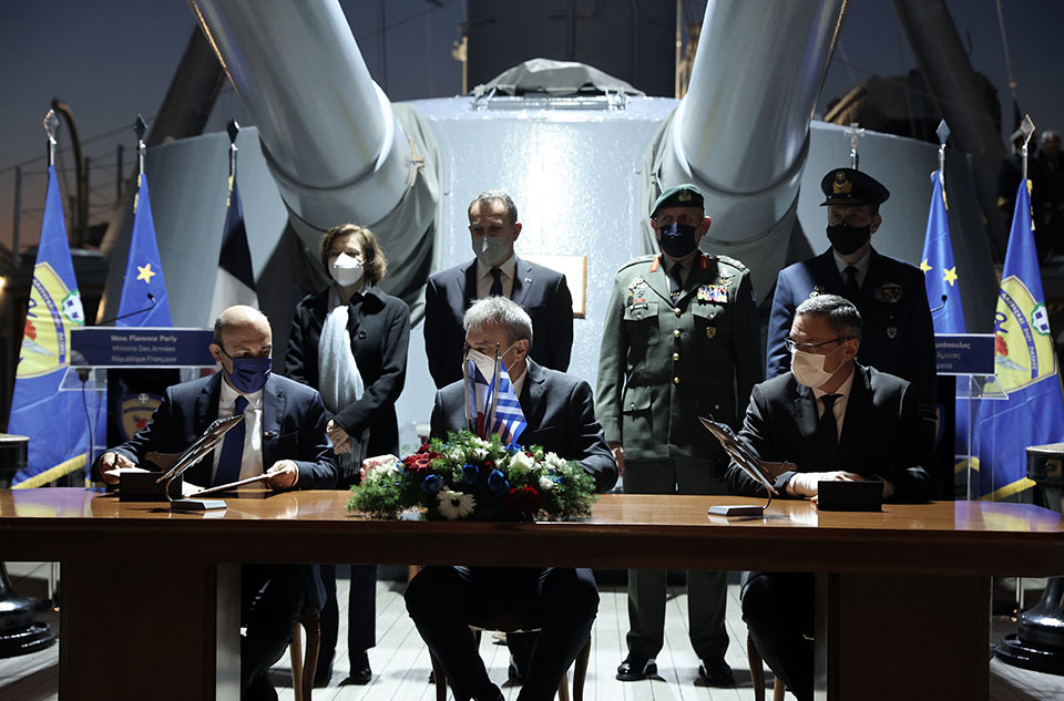 Στο θωρηκτό «Αβέρωφ» οι υπογραφές για τρεις Belh@rra και έξι επιπλέον Rafale-2