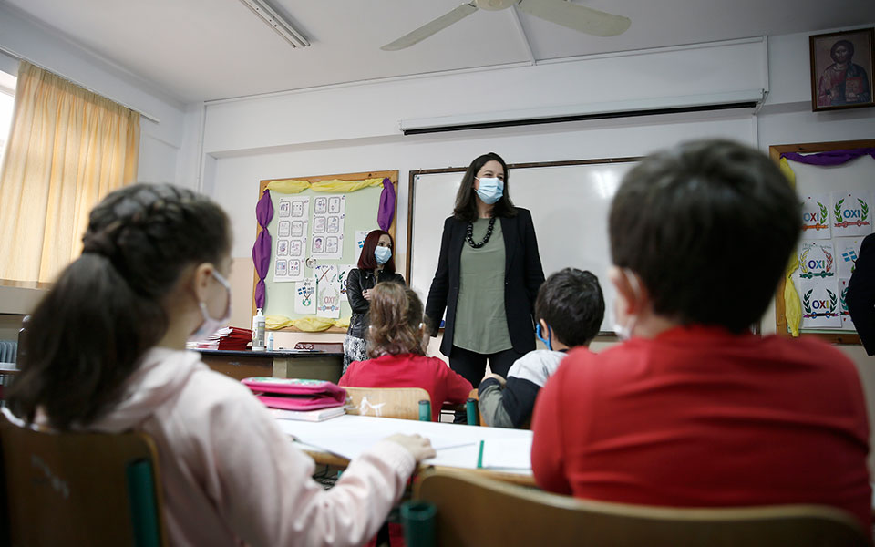 επίσκεψη-κεραμέως-σε-δημοτικό-σχολεί-561774394