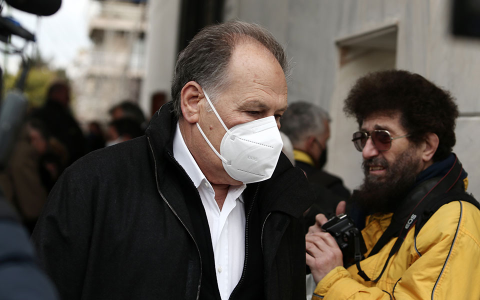 Δημήτρης Τσοβόλας: Θλίψη στην κηδεία του πρώην υπουργού-4