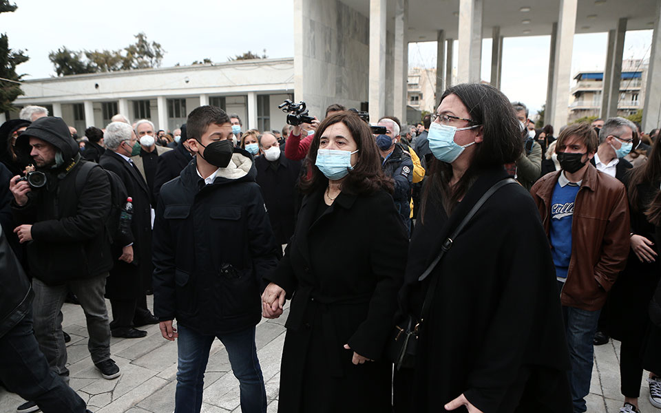 Δημήτρης Τσοβόλας: Θλίψη στην κηδεία του πρώην υπουργού-5
