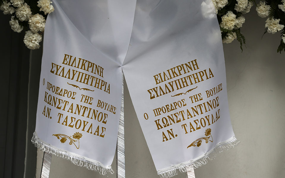 Δημήτρης Τσοβόλας: Θλίψη στην κηδεία του πρώην υπουργού-6