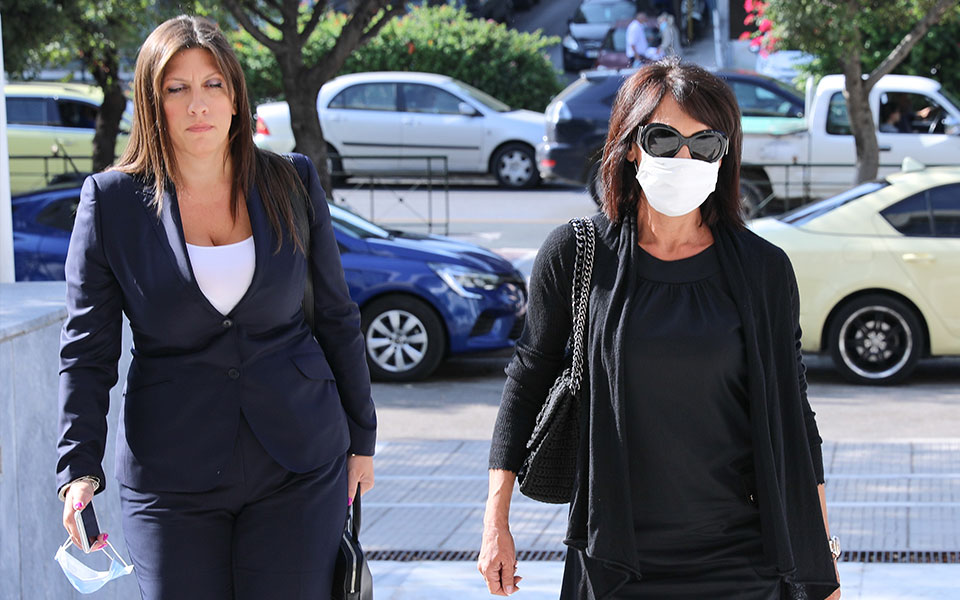 ικανοποιημένοι-οι-δικηγόροι-της-οικο-561768856