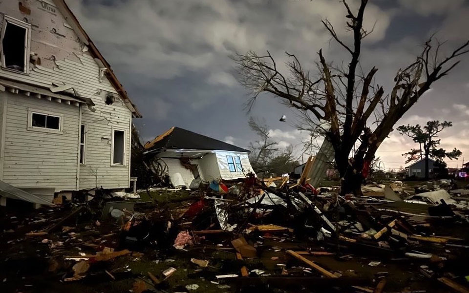 ηπα-ανεμοστρόβιλος-πλήττει-τη-λουιζι-561775438