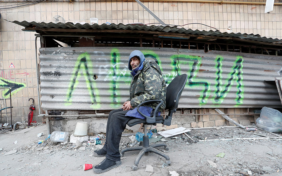 Πόλεμος στην Ουκρανία: Η ισοπέδωση της Μαριούπολης μέσα από 15 καρέ-10