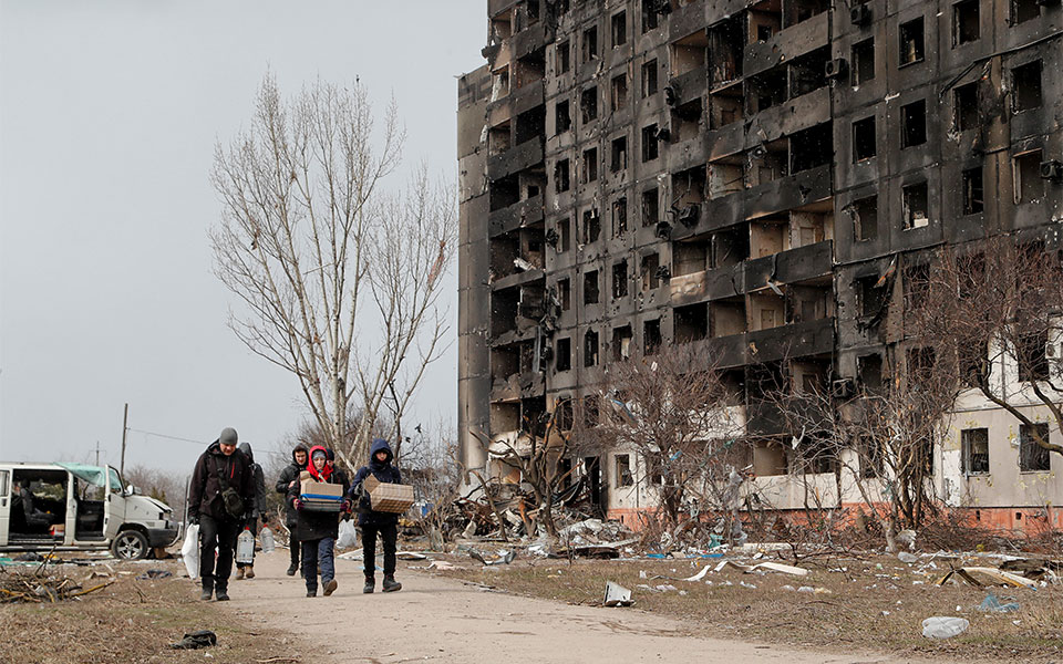 Μαριούπολη: Δραπετεύοντας από την «κόλαση» – Συγκλονίζουν οι μαρτυρίες των κατοίκων-1