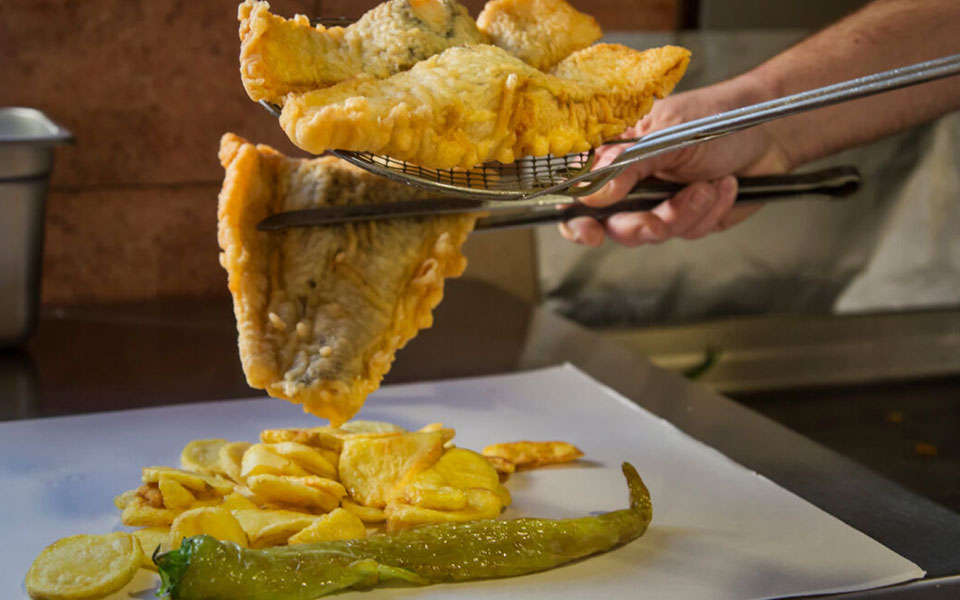 μπακαλιαράκια-με-ιστορία-80-χρόνων-στη-θ-561776110