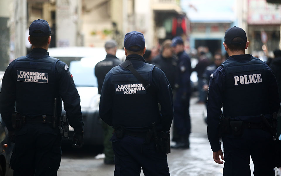 για-απειλές-κατά-αστυνομικών-κάνει-λό-561767062