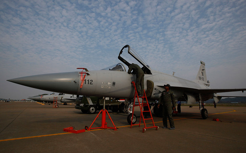 πακιστάν-συνετρίβη-στρατιωτικό-αερο-561774505