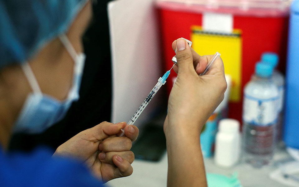 κορωνοϊός-η-2η-αναμνηστική-δόση-μειώνε-561781099