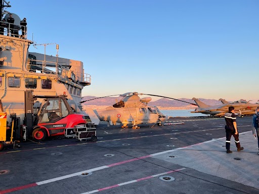 Η «Κ» στο αεροπλανοφόρο Σαρλ ντε Γκωλ (βίντεο, φωτογραφίες)-2