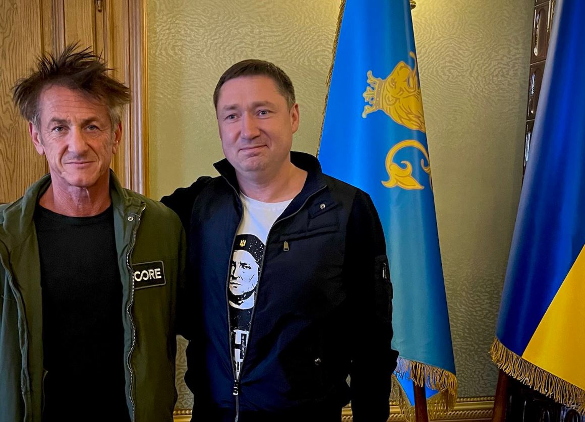 στο-κίεβο-ο-σον-πεν-για-να-βοηθήσει-τους-561783214