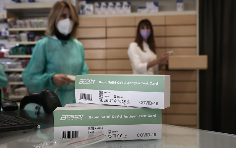 κορωνοϊός-μείωση-των-self-test-στα-σχολεία-πρ-561766732