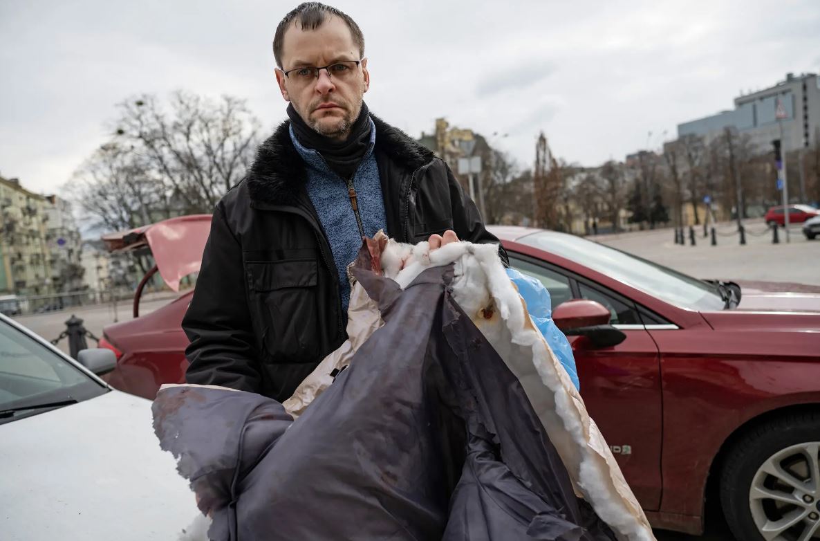 Πόλεμος στην Ουκρανία: Ο άνδρας που είδε την οικογένειά του νεκρή στα πρωτοσέλιδα-1