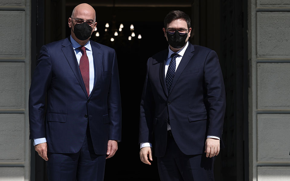 Δένδιας: Καταβάλλουμε κάθε δυνατή προσπάθεια για την προστασία της ομογένειας στην Ουκρανία-1