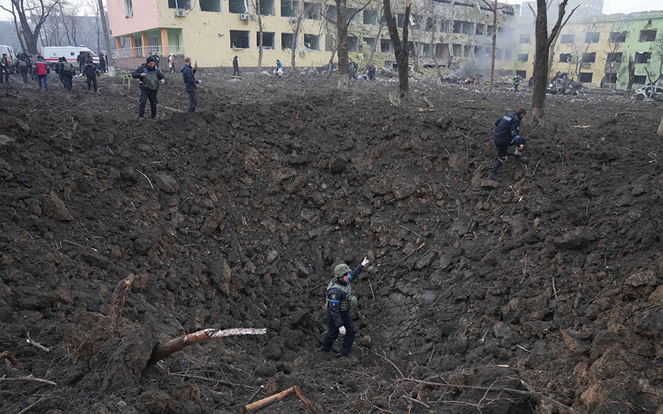 Πόλεμος στην Ουκρανία: Βαρύ το κόστος για τη Ρωσία και για τους αμάχους στην Ουκρανία-1