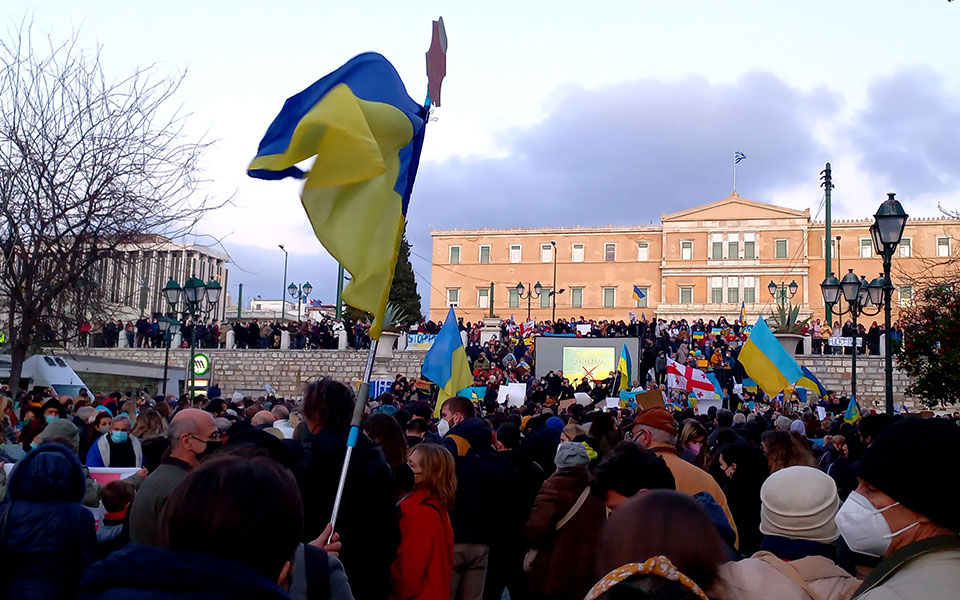 Aντιπολεμική συγκέντρωση στο Σύνταγμα για την Ουκρανία (Εικόνες)-3
