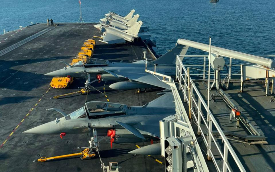 η-κ-στο-αεροπλανοφόρο-σαρλ-ντε-γκωλ-β-561777769