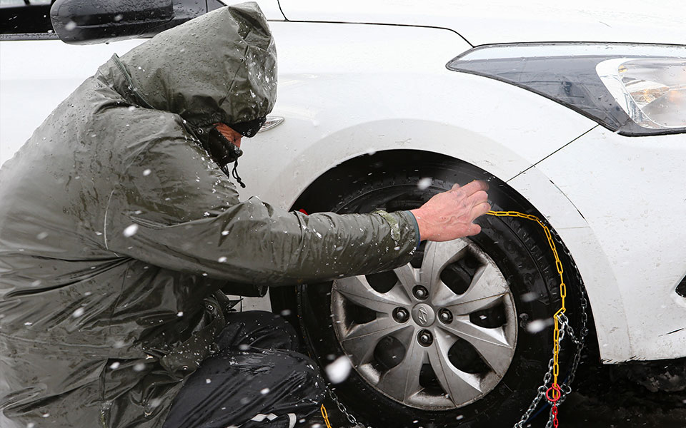 κακοκαιρία-με-αντιολισθητικές-αλυσί-561744235