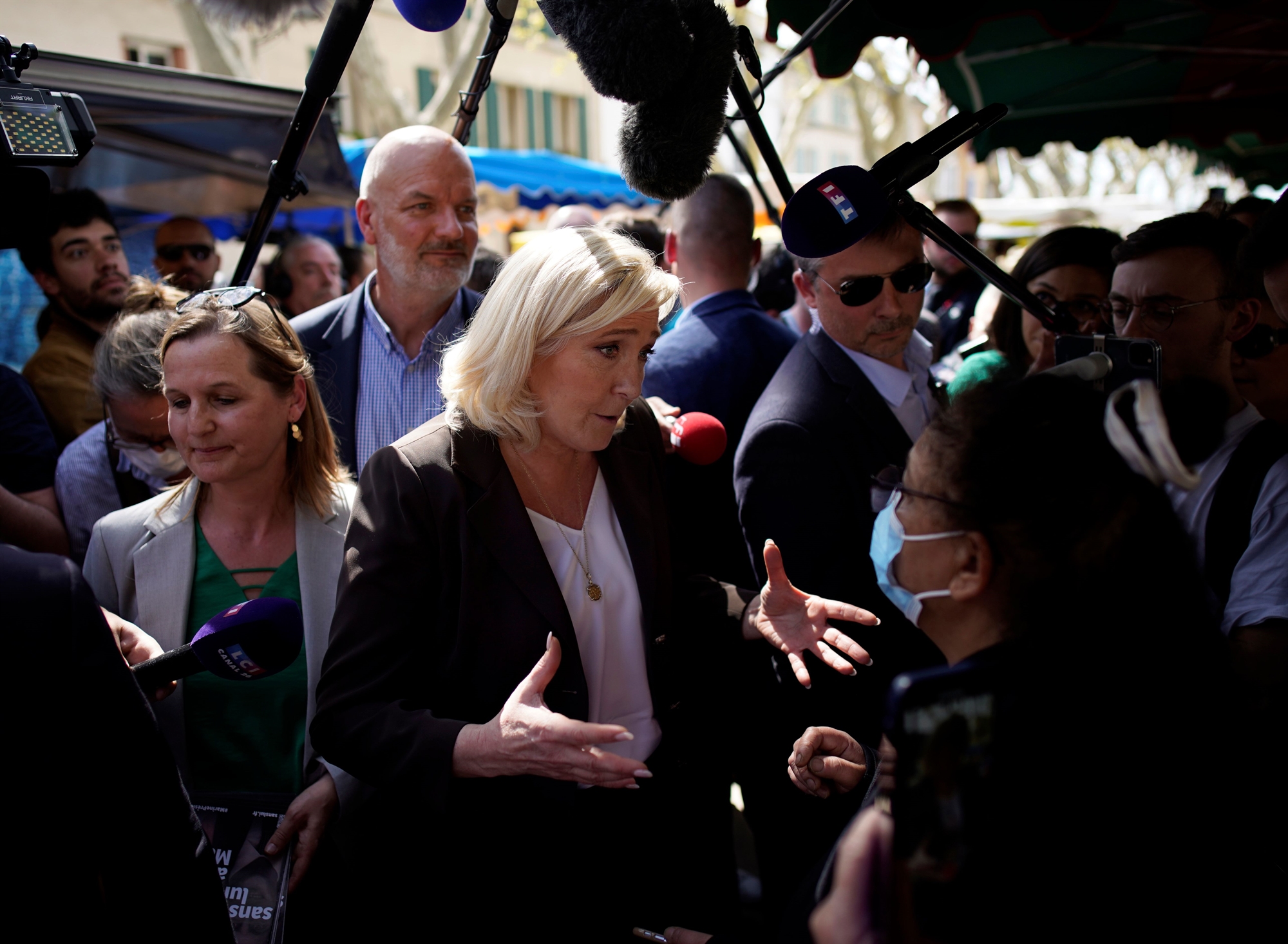 η-δεκαετία-της-μαρίν-λεπέν-στη-γαλλική-561824626