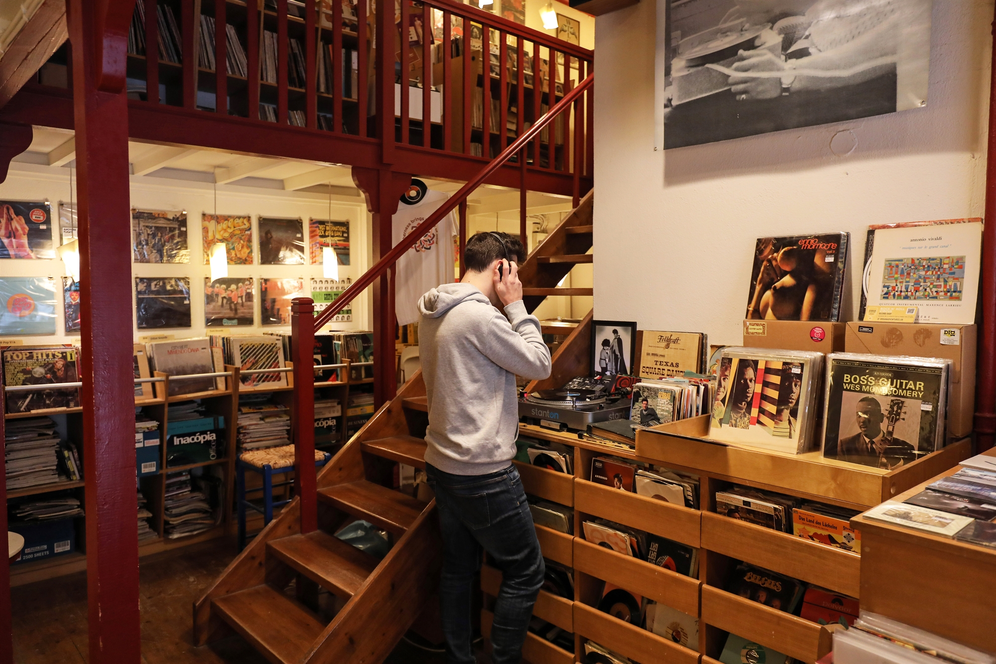 Στη χρονοκάψουλα του δισκοπωλείου-4