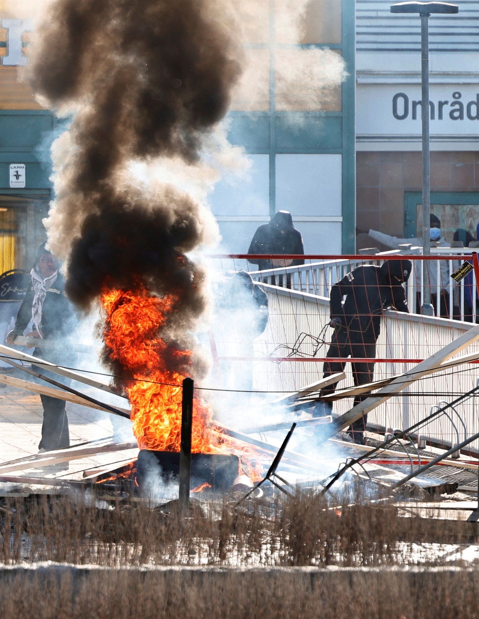 ηθελε-να-ανάψει-φωτιές-και-το-κατάφερε-561818425