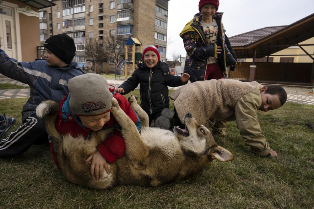 «Δεν ήρθε το τέλος»: Τα παιδιά που βίωσαν τον εφιάλτη της Μπούκα παίζουν ξανά-9