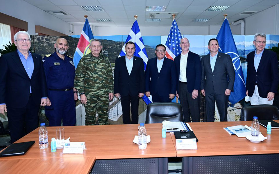 Σούδα: Αντιπροσωπεία του Κογκρέσου επισκέφθηκε τη βάση – Συνάντηση με υπ. Άμυνας και ΑΓΕΕΘΑ-1