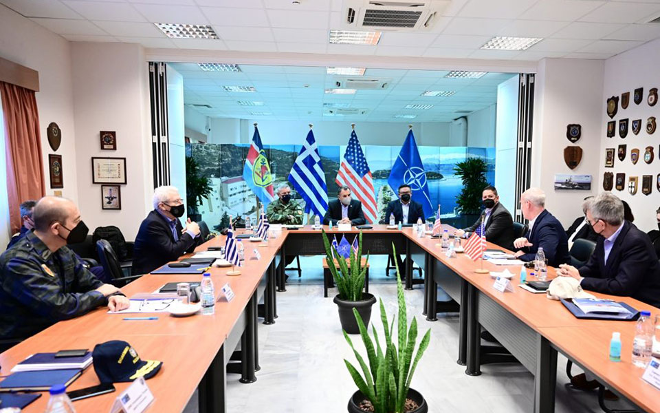 Σούδα: Αντιπροσωπεία του Κογκρέσου επισκέφθηκε τη βάση – Συνάντηση με υπ. Άμυνας και ΑΓΕΕΘΑ-2