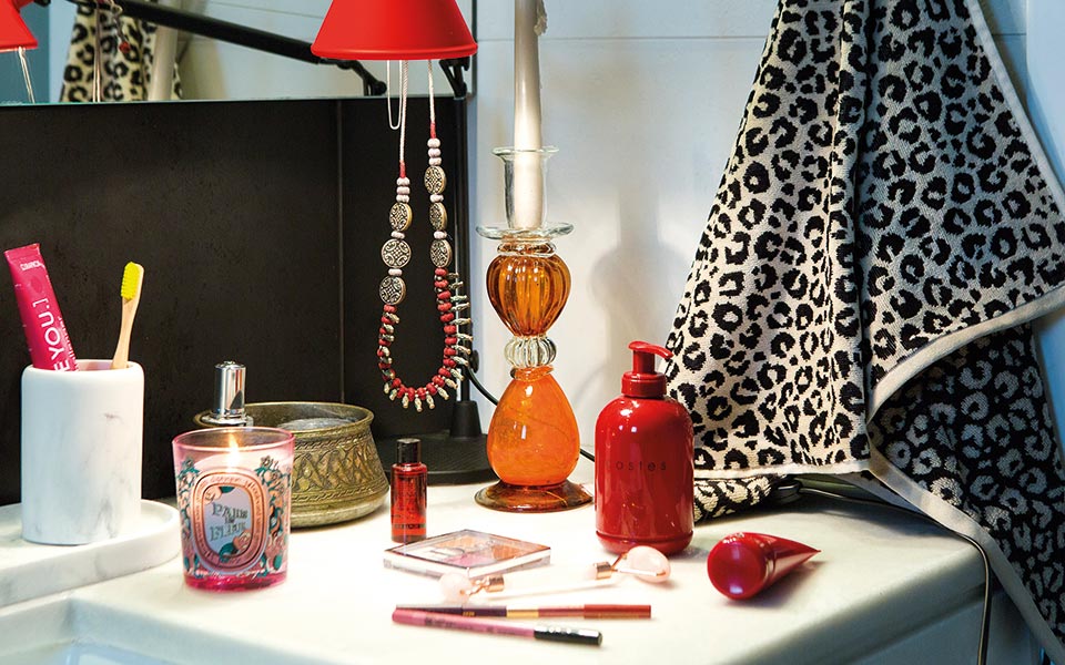 Η Ιλόη μας καλεί στο υπέροχο διαμέρισμά της στο Γκάζι-2