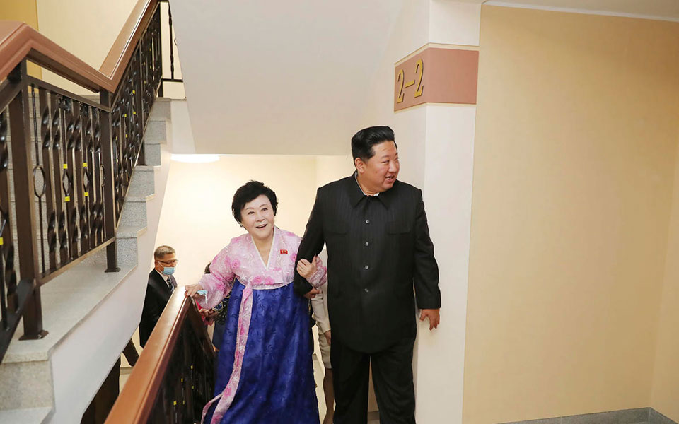 βόρεια-κορέα-ο-κιμ-γιονγκ-ουν-χάρισε-δι-561811207