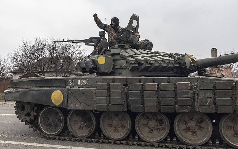 deutsche-welle-βρετανοί-εκπαιδευτές-στον-ουκρανι-561816550