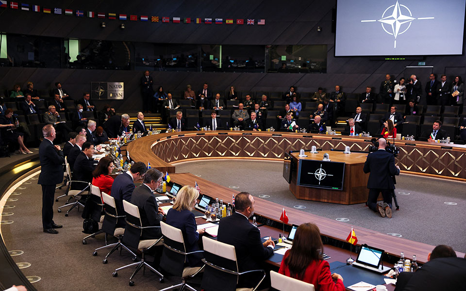 εε-τα-αγκάθια-στον-δρόμο-των-νέων-κυρ-561798952