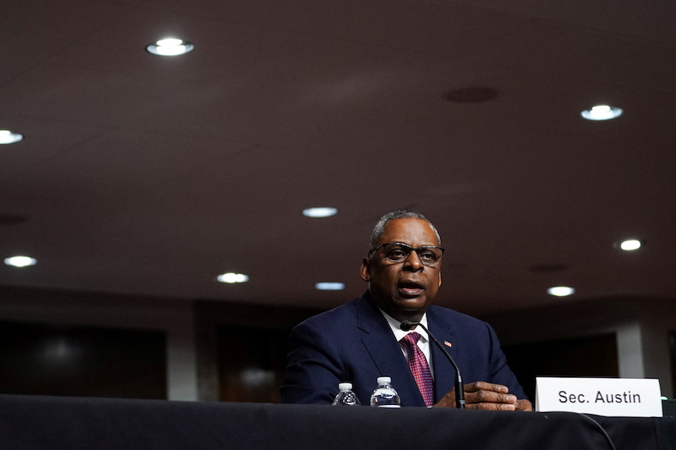 αμερικανός-υεθα-την-τρίτη-μεταβαίνει-561825985