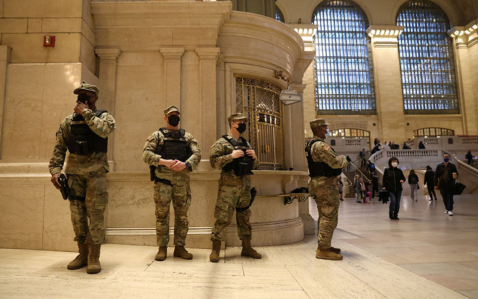 Μπρούκλιν – Νέα Υόρκη: Δεν ερευνάται ως τρομοκρατική ενέργεια το περιστατικό στο μετρό – Διαφεύγει της σύλληψης ο δράστης-18