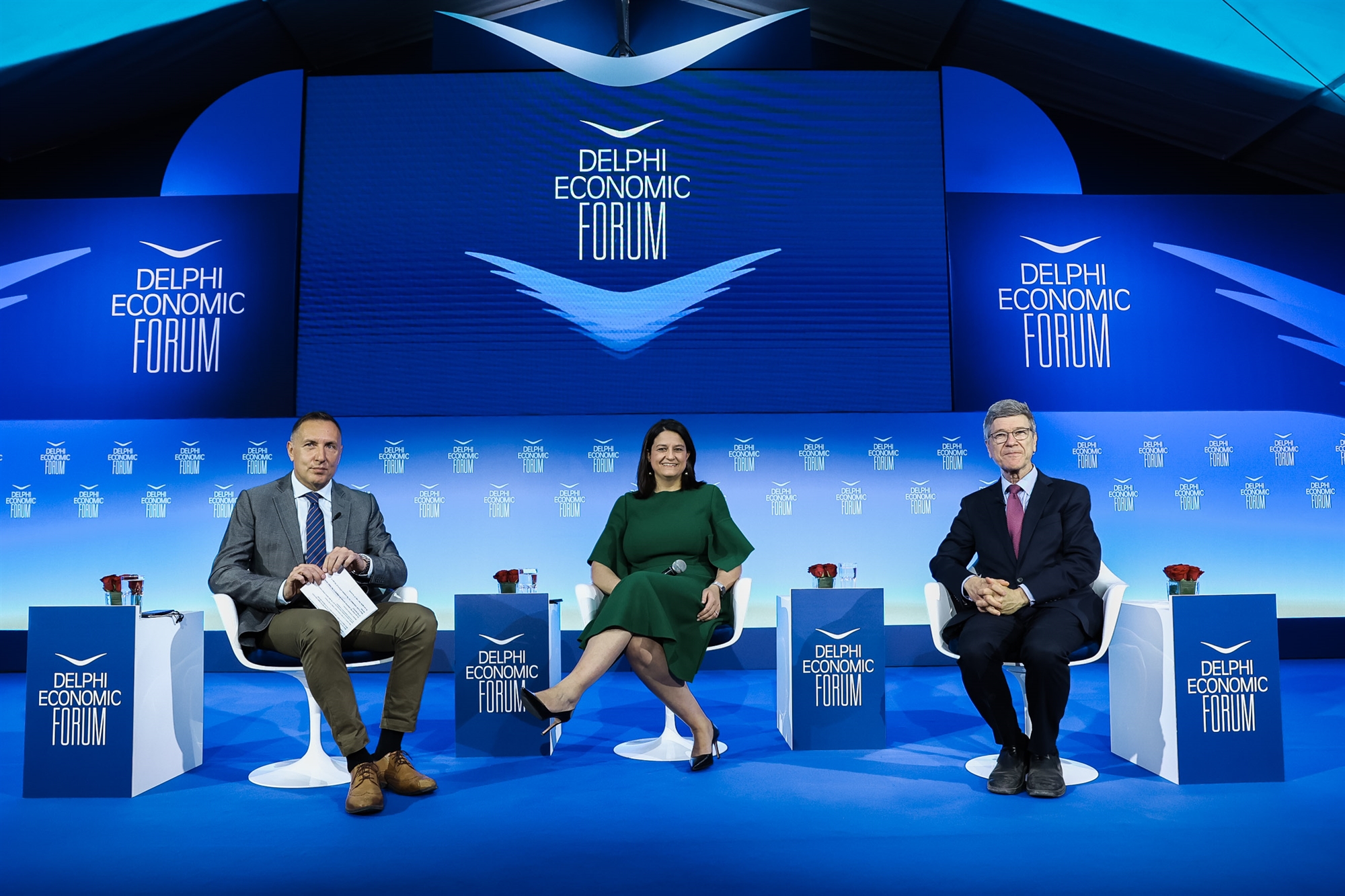 ο-πόλεμος-πρέπει-να-επιταχύνει-την-ενε-561833677