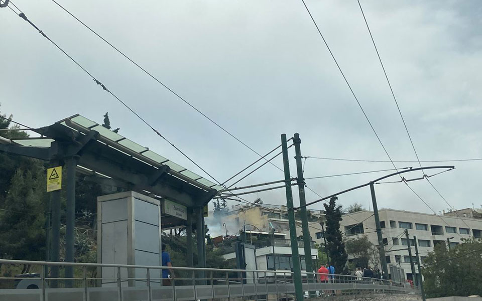 Φωτιά τώρα σε χώρο εστίασης στο Μετς-1