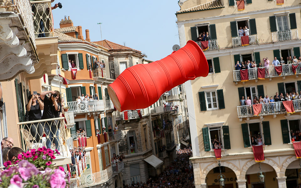 τα-πιο-ξεχωριστά-έθιμα-του-πάσχα-που-αξ-561809029