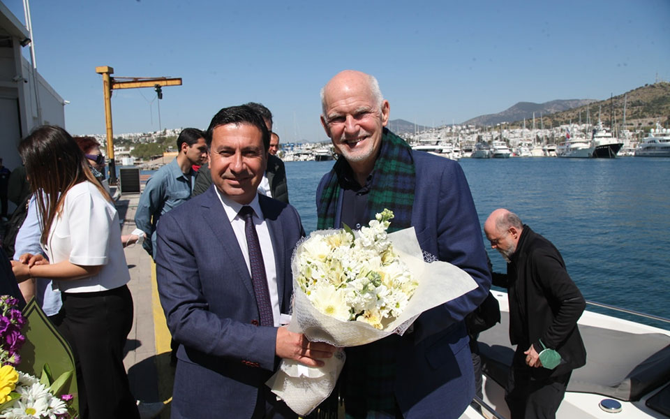 το-ζεϊμπέκικο-του-γιώργου-παπανδρέου-561816874