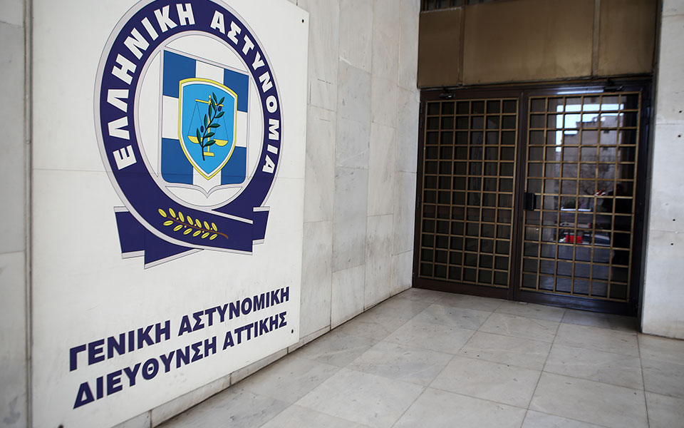 διαδικτυακή-απάτη-με-χρήση-των-στοιχε-561830275