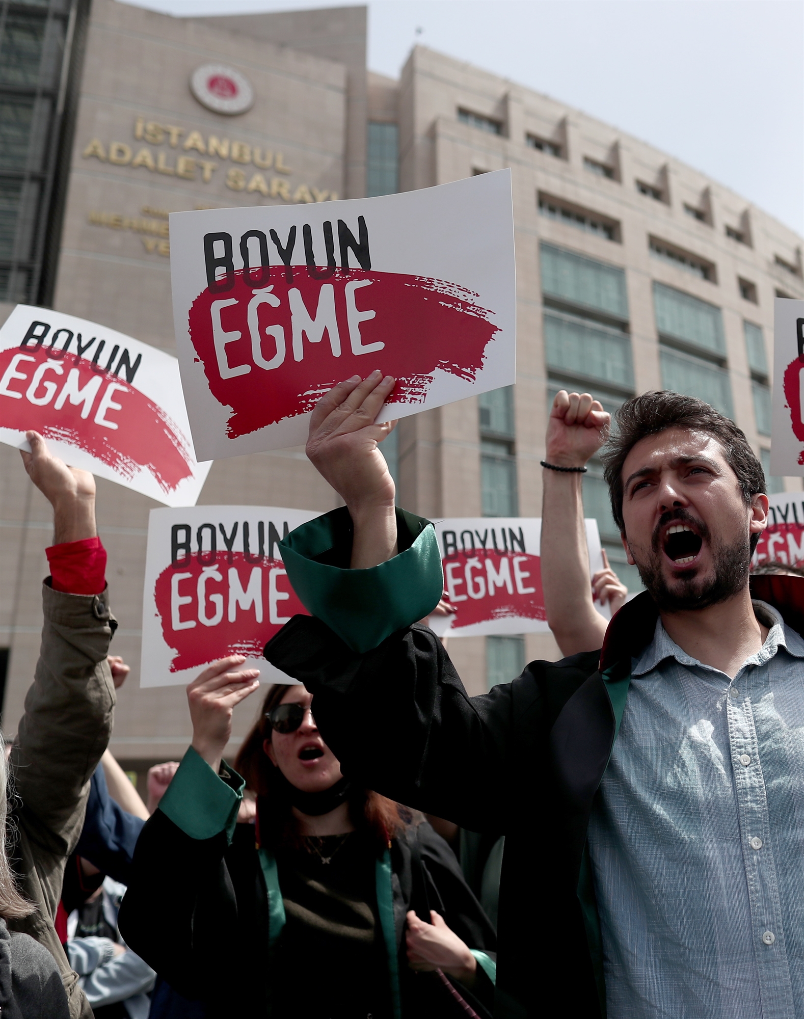 οσμάν-καβαλά-διεθνείς-αντιδράσεις-γι-561828772