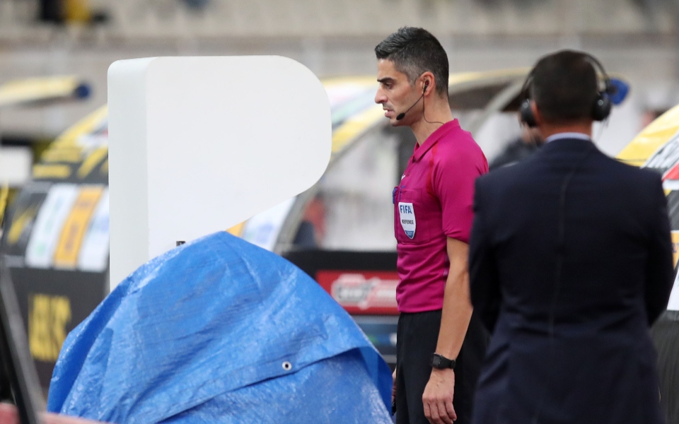 με-ξένους-διαιτητές-και-var-τα-μπαράζ-σε-super-lea-561832048