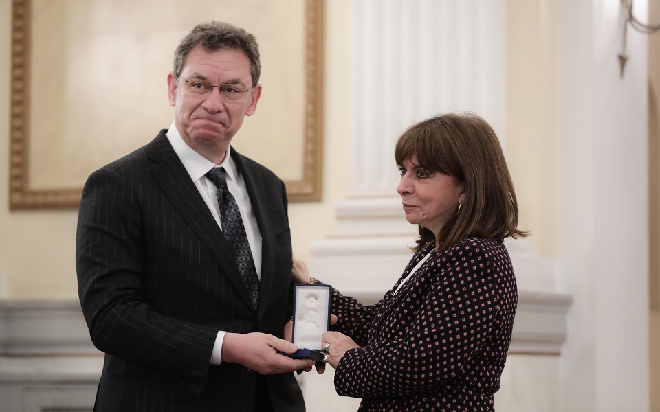 μπουρλά-η-κ-σακελλαροπούλου-παρασημο-561794782