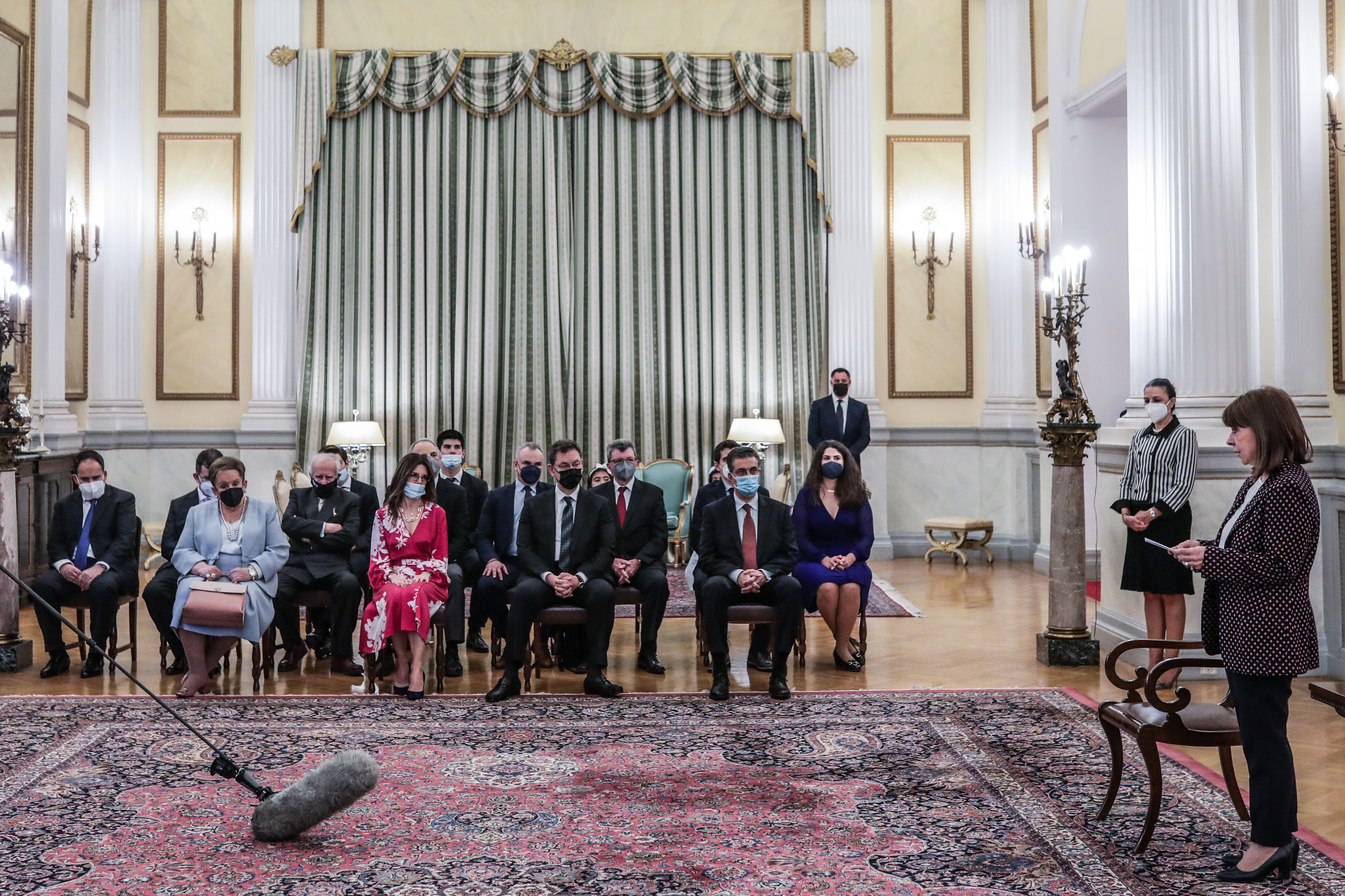 Μπουρλά: Η Κ. Σακελλαροπούλου παρασημοφόρησε τον διευθύνοντα σύμβουλο της Pfizer-1