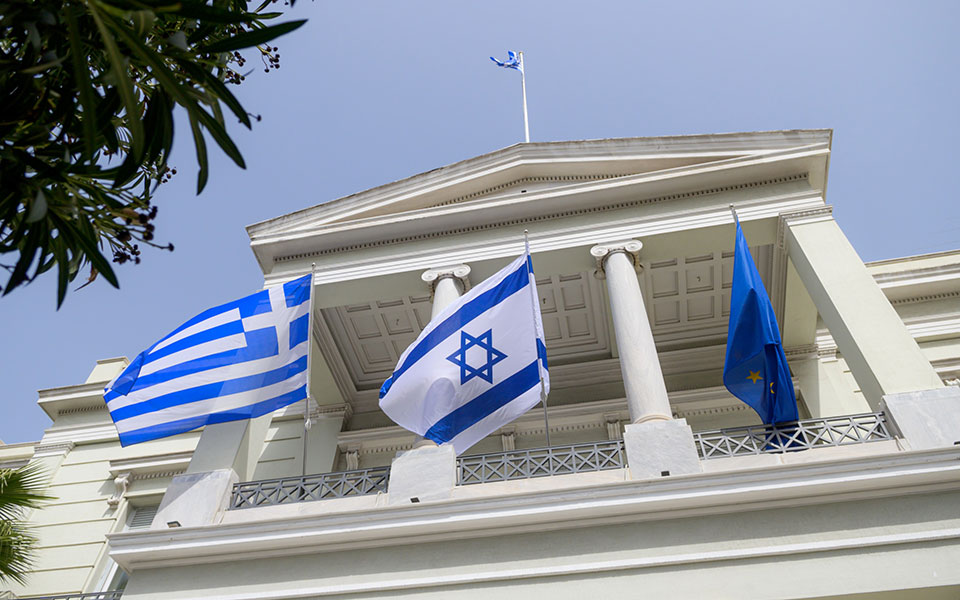 υπεξ-ζητάμε-αποκλιμάκωση-και-αυτοσυγ-561816232