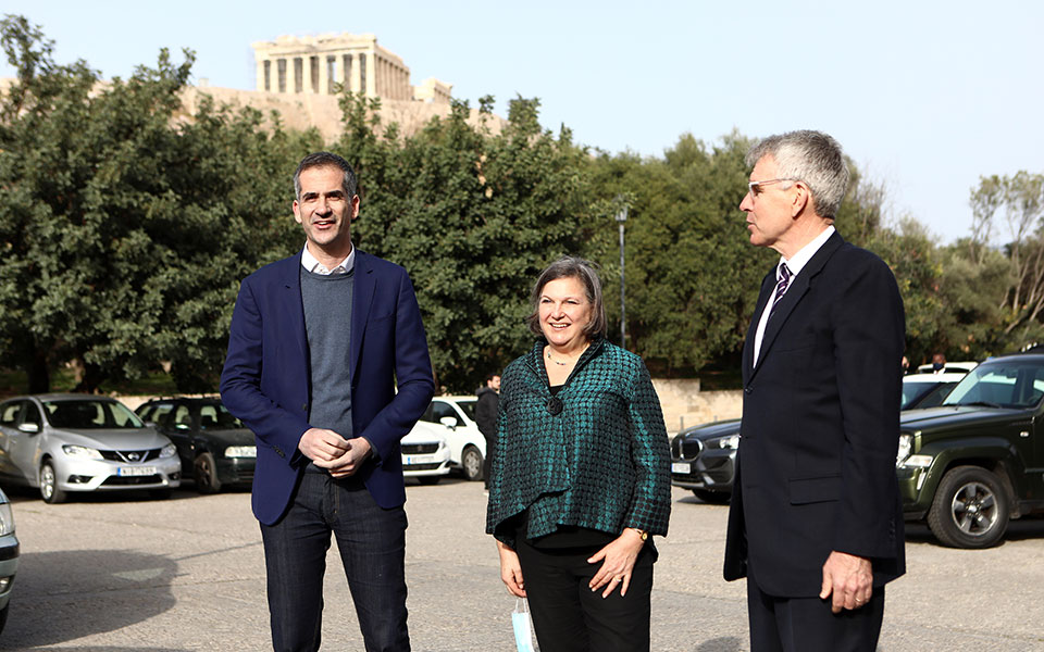 Συνάντηση Κώστα Μπακογιάννη – Βικτόρια Νούλαντ στη σκιά της Ακρόπολης: Η ξενάγηση σε Δ. Αεροπαγίτου και Πλάκα-5