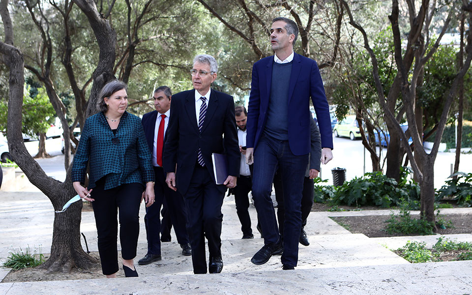 Συνάντηση Κώστα Μπακογιάννη – Βικτόρια Νούλαντ στη σκιά της Ακρόπολης: Η ξενάγηση σε Δ. Αεροπαγίτου και Πλάκα-4