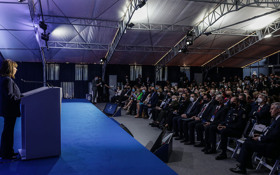 άρθρο-του-α-μαλλιά-στην-κ-ο-κρίσιμος-561820933