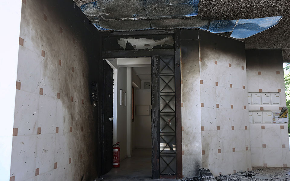 γκαζάκια-στο-σπίτι-αξιωματικού-της-ασ-561808549