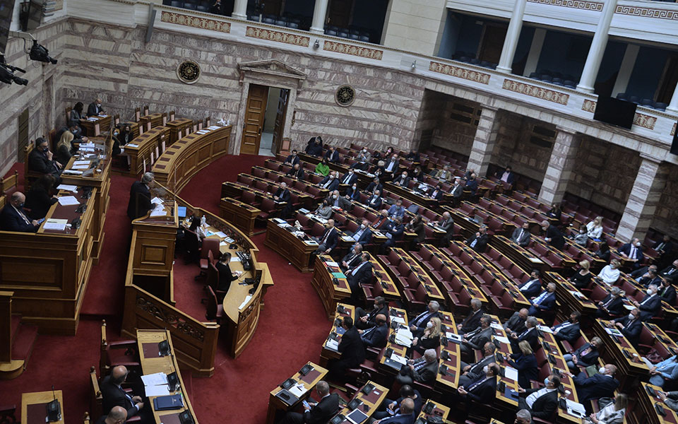 προεκλογικό-σκηνικό-στη-βουλή-561810616