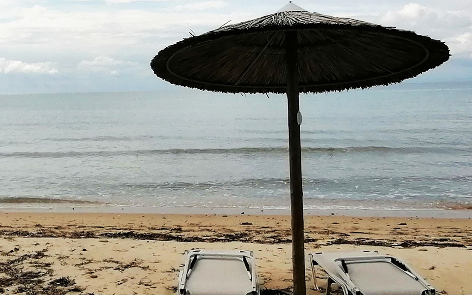 καλοκαιρινές-μέρες-με-παγωμένες-θάλα-561829831